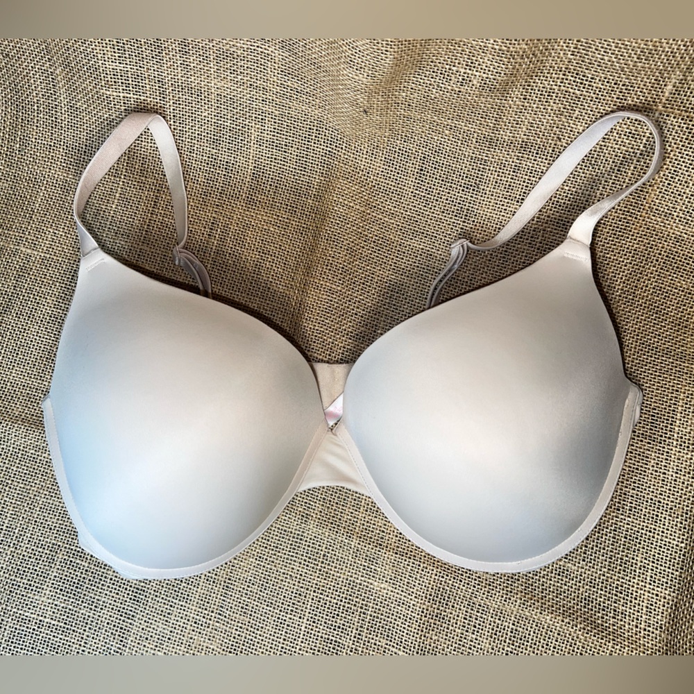 PINK Victoria's Secret Cream Bra Seamless Underwire Intimates